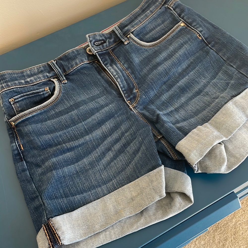 White House black market “the 5” short”